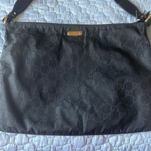 Authentic Gucci crossbody bag. In used condition.